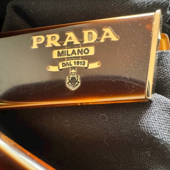 Authentic PRADA Havana Tortoise Sunglasses
SPR 17OS FAL - 121 / 54MM - Picture 4 of 9